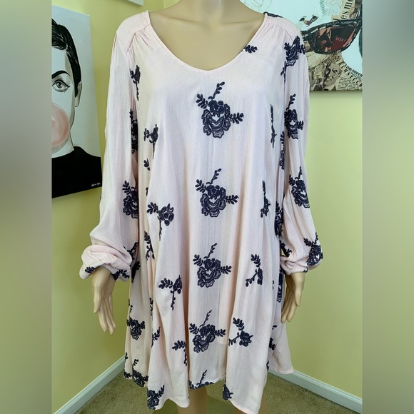 💫HP‼️💫 FREE PEOPLE “Emma” Embroidered Swing Dress in Blush Pink, Size Large - Picture 6 of 15